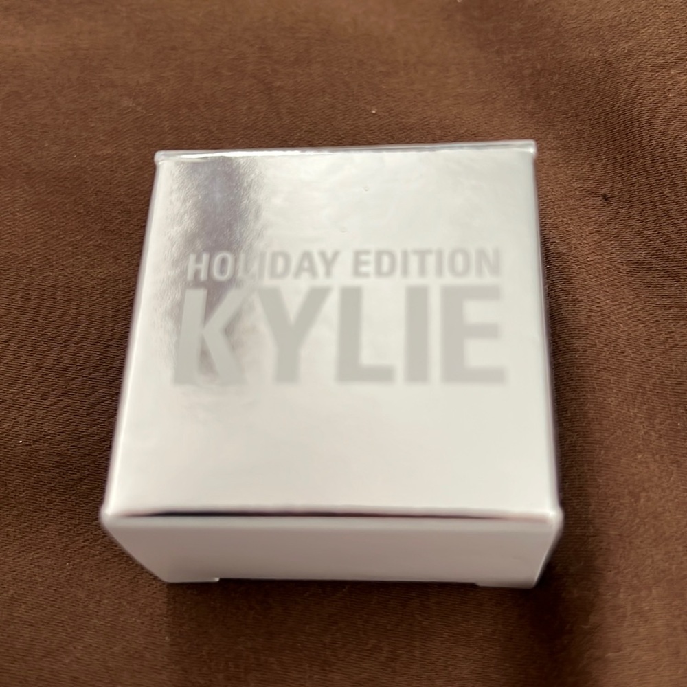 Kylie cosmetics crème shadow